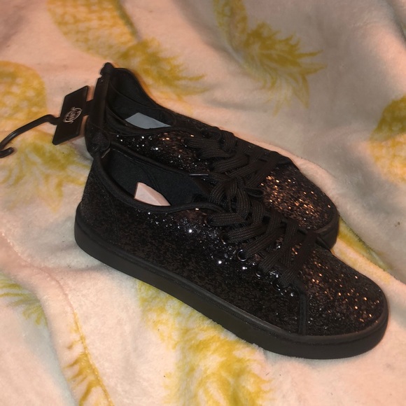 Shoes - Black shoes with sparkle!
